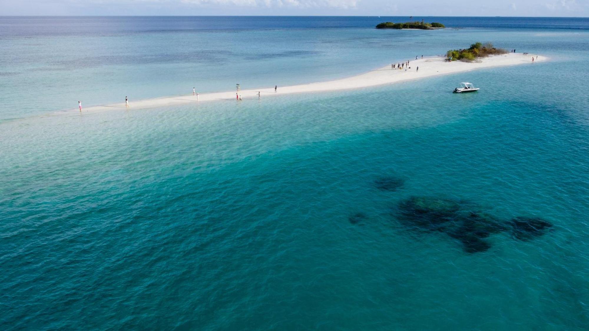 Tranquila Beach Hotel Rasdhoo Bagian luar foto