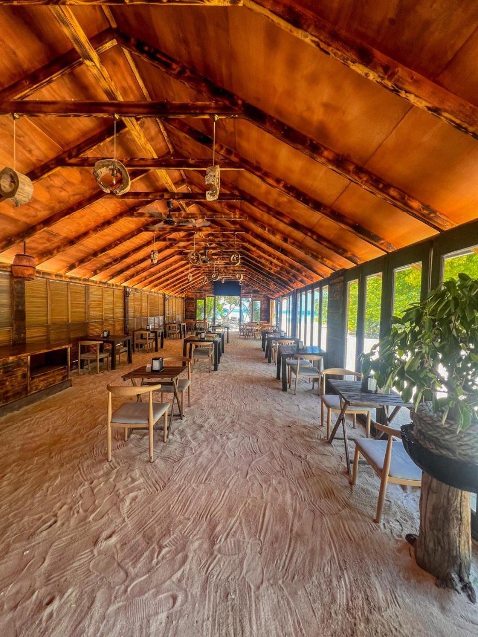 Tranquila Beach Hotel Rasdhoo Bagian luar foto