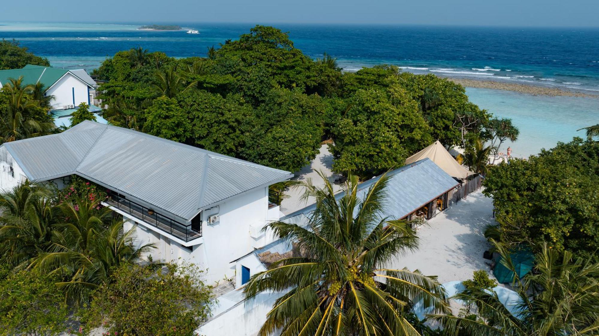 Tranquila Beach Hotel Rasdhoo Bagian luar foto
