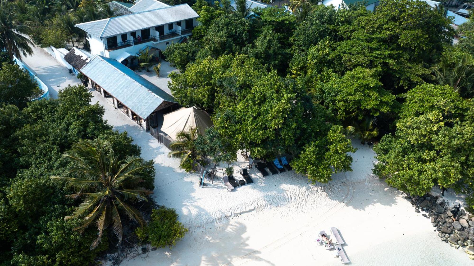 Tranquila Beach Hotel Rasdhoo Bagian luar foto