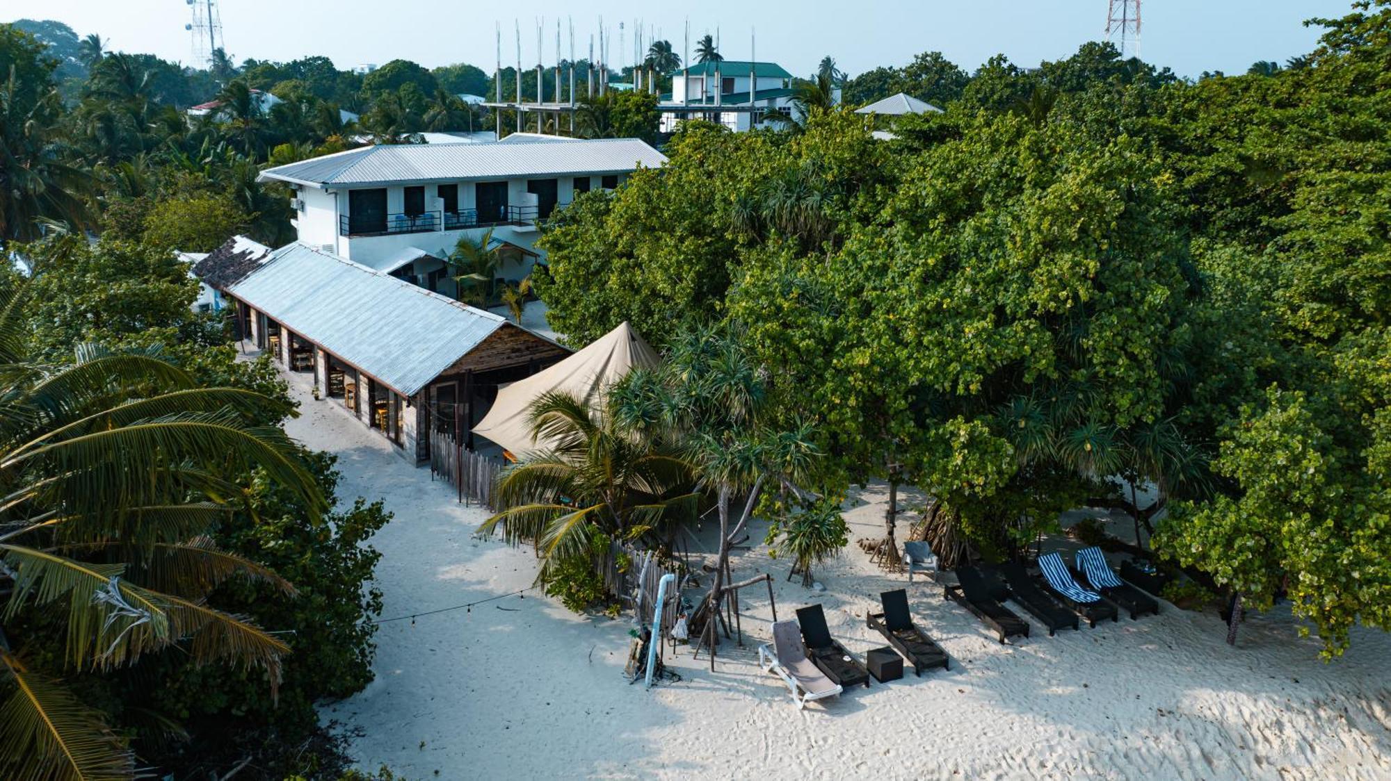 Tranquila Beach Hotel Rasdhoo Bagian luar foto