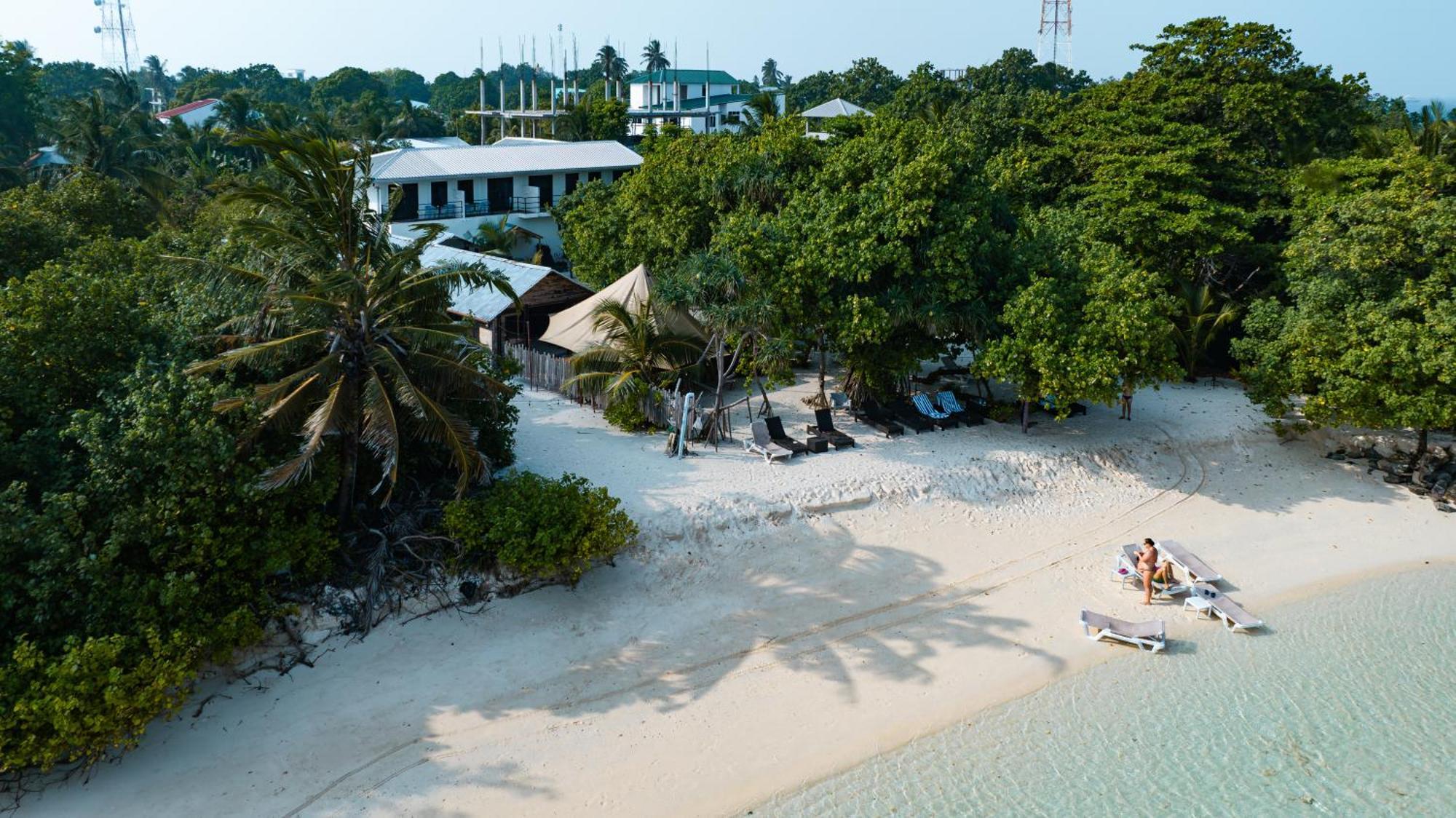 Tranquila Beach Hotel Rasdhoo Bagian luar foto