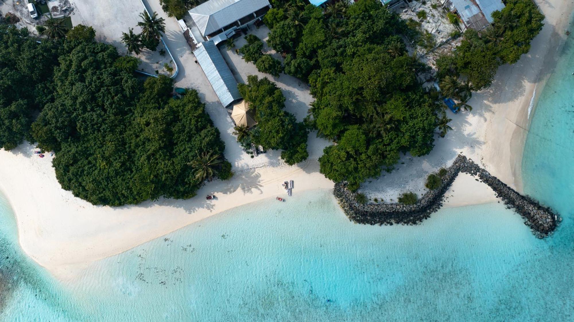 Tranquila Beach Hotel Rasdhoo Bagian luar foto