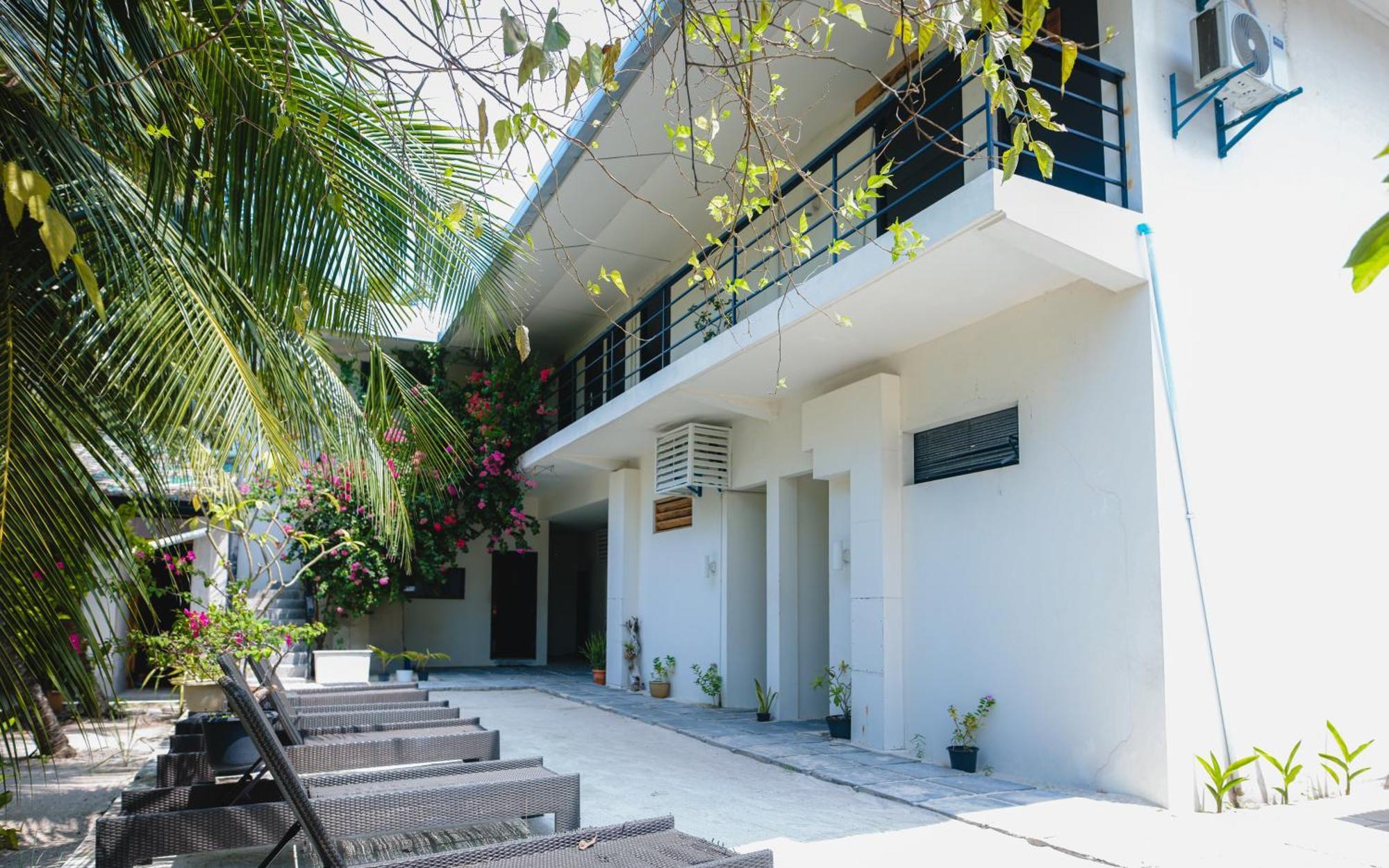 Tranquila Beach Hotel Rasdhoo Bagian luar foto