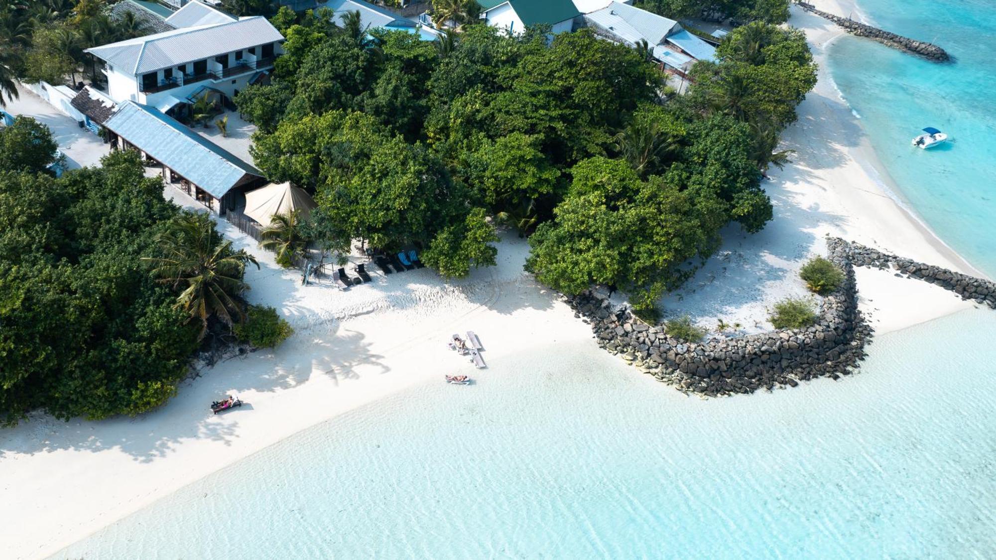 Tranquila Beach Hotel Rasdhoo Bagian luar foto