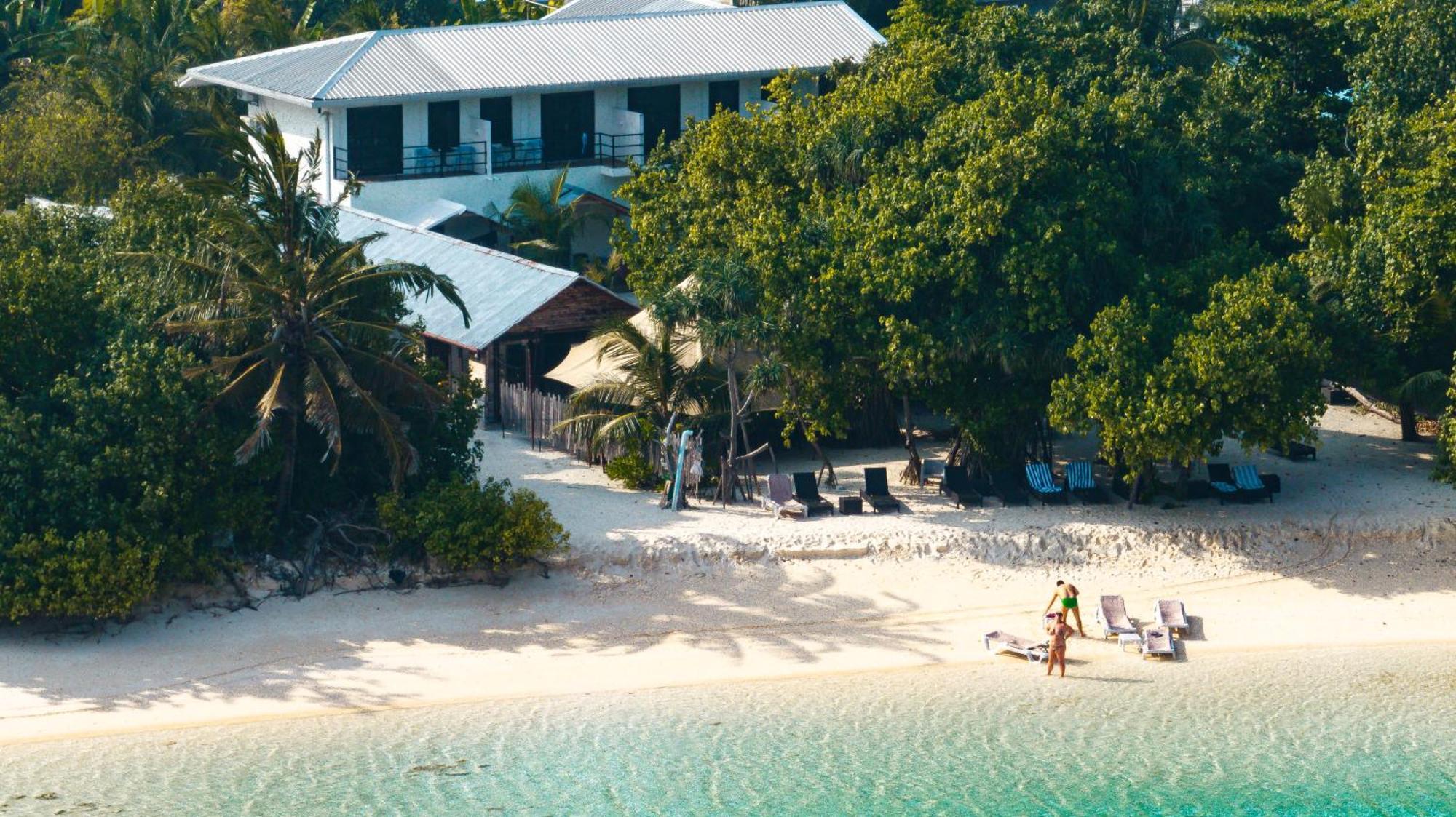 Tranquila Beach Hotel Rasdhoo Bagian luar foto