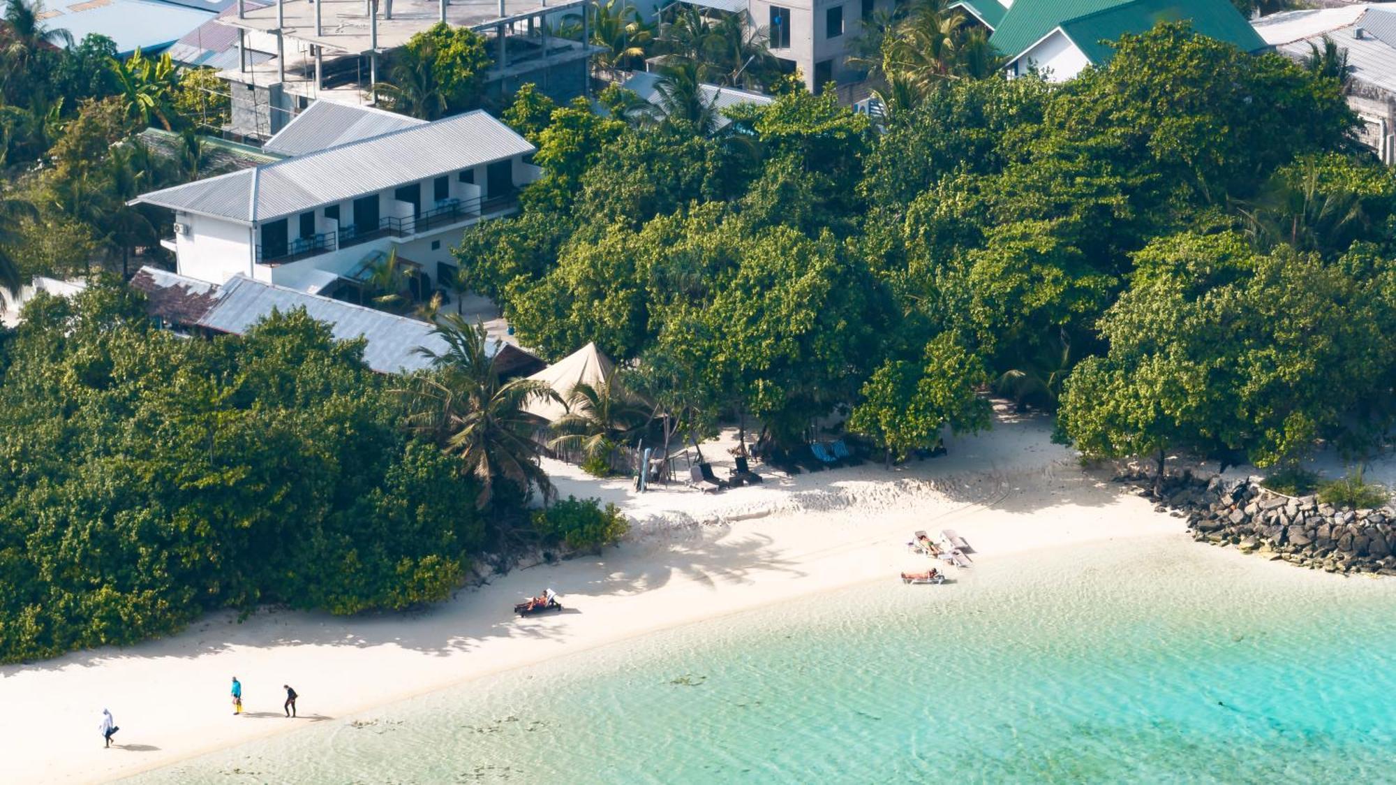 Tranquila Beach Hotel Rasdhoo Bagian luar foto